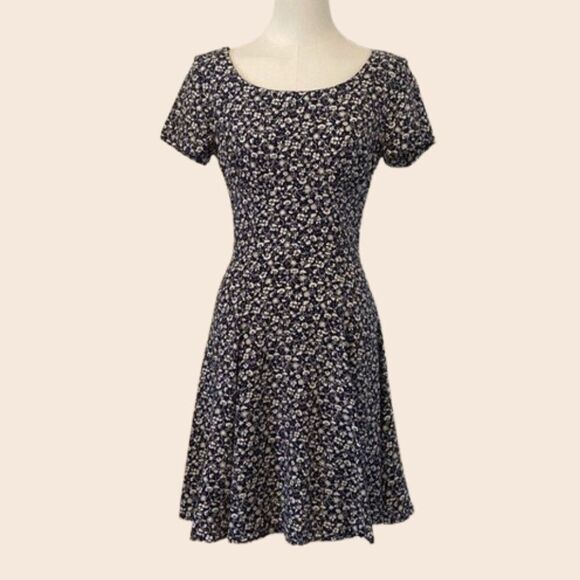 Vintage Late 80's early 90's Ditsy Floral Mini Skater Dress Size 2 - Picture 1 of 13